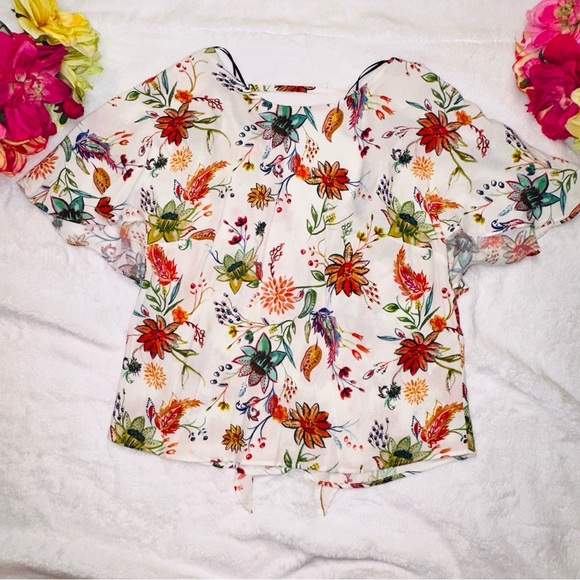 Zara floral flutter sleeves top - Picture 2 of 8